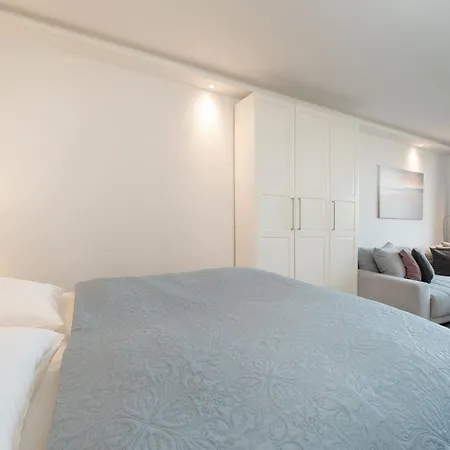 Berolina 301 公寓 *